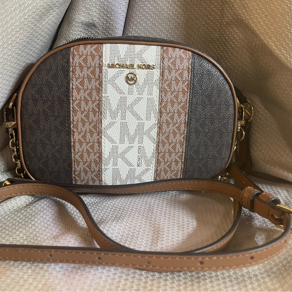 Jet Set Small Color block logo Camera bag